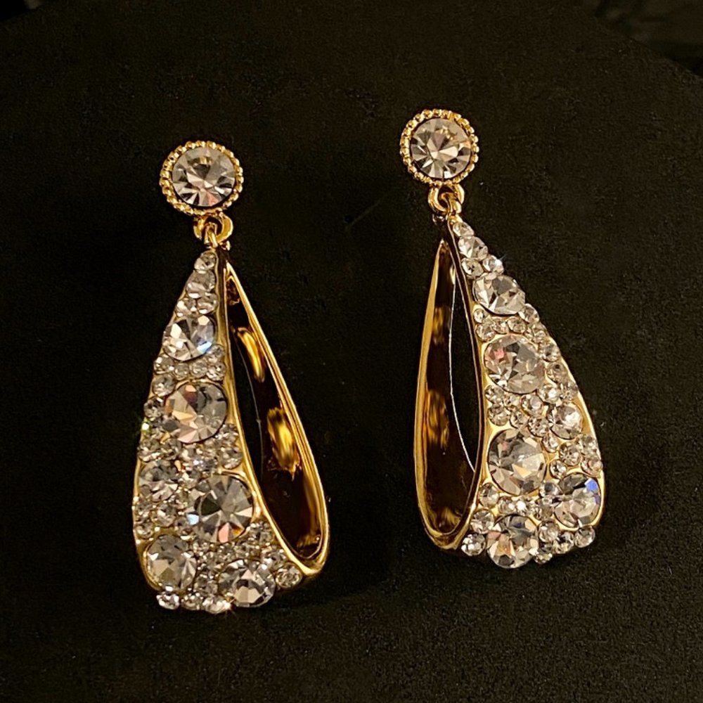Gold and silver inlaid diamond hollow water drop earrings